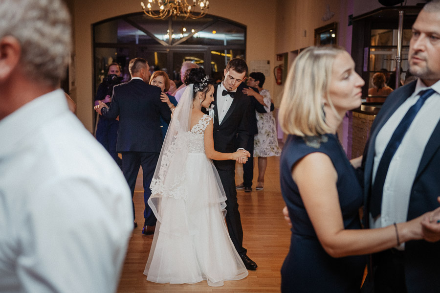 Fotograf ślubny Olkusz - Sfotografowani Marcin Pluta Zabawa Pary Młodej, Fotografia ślubna Olkusz, Zdjęcia ślubne Olkusz