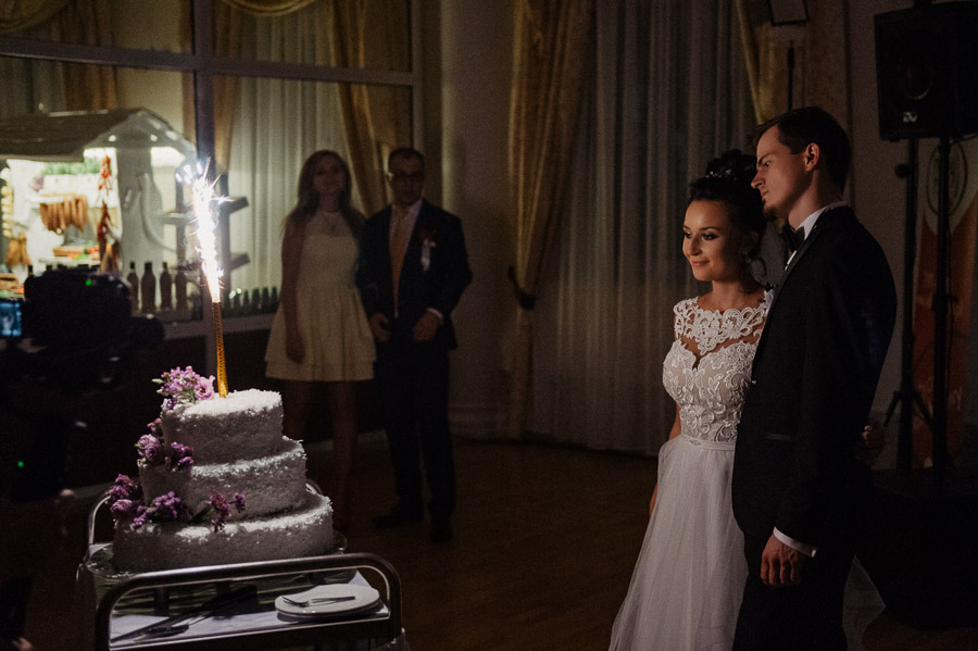 Fotograf ślubny Olkusz - Sfotografowani Marcin Pluta Tort na weselu, Dobry fotograf na ślub, Najlepszy fotograf ślubny Olkusz