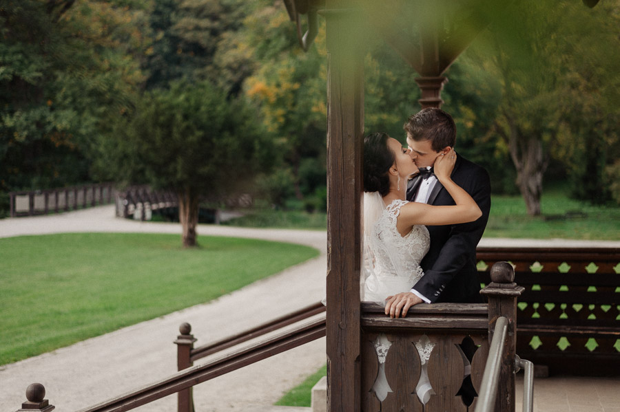Pocałunek na plenerze, Najlepsze zdjęcia ślubne, Doskonały fotograf ślubny
