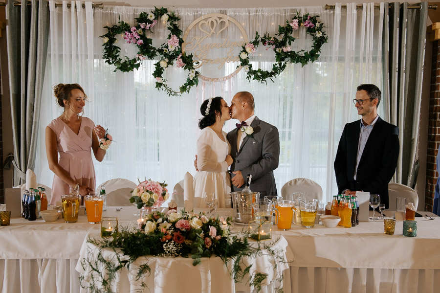 Fotografia Ślubna Olkusz, Klucze - Sfotografowani Marcin Pluta Pocałunek pary Młodej, Zdjęcia z wesela Olkusz, Klucze, Zdjęcia ze ślubu Olkusz, Klucze