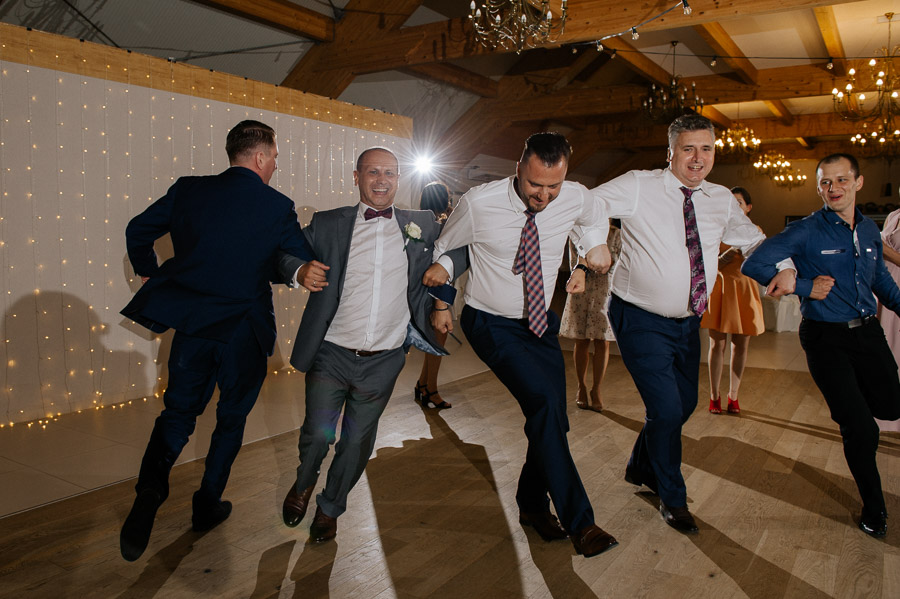 Fotografia Ślubna Olkusz, Klucze - Sfotografowani Marcin Pluta Zabawa facetów, Zabawa weselna