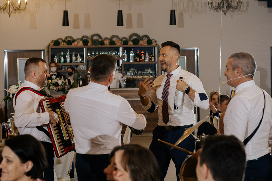 Fotograf ślubny Olkusz, Klucze - Sfotografowani Marcin Pluta Biesiada przy stołach, Zdjęcia z wesela, Najlepszy fotograf ślubny