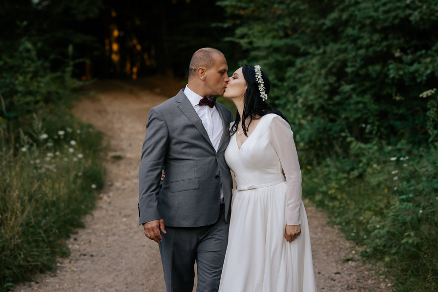 Fotograf ślubny Olkusz, Klucze - Sfotografowani Marcin Pluta Pocałunek, Romantyczna sesja ślubna, Sfotografowani reportaż ślubny