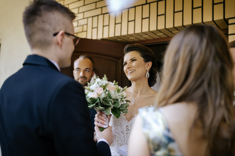 Fotografia ślubna - Powitanie Pana Młodego