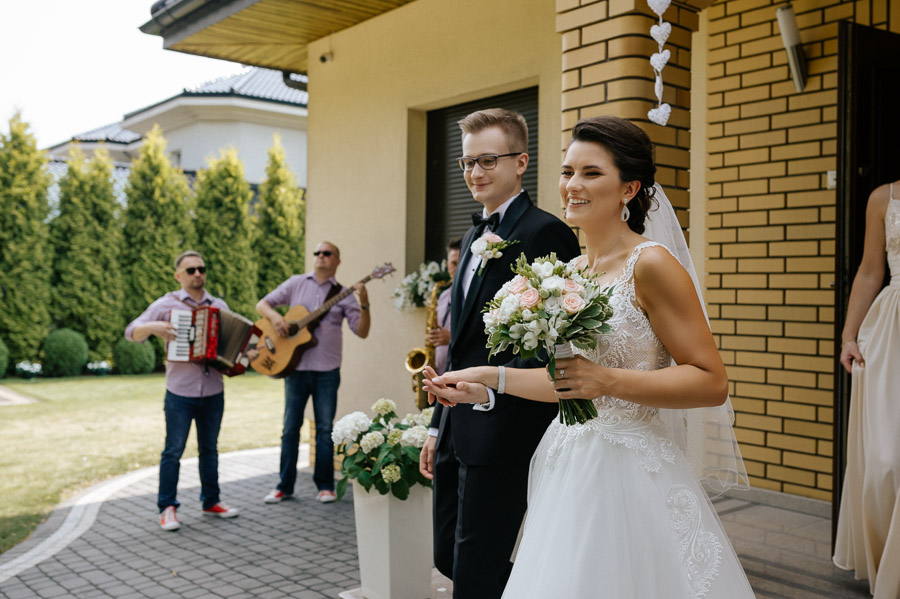 Fotografia Ślubna Częstochowa - Sfotografowani Marcin Pluta Wyjście z domu Pani Młodej