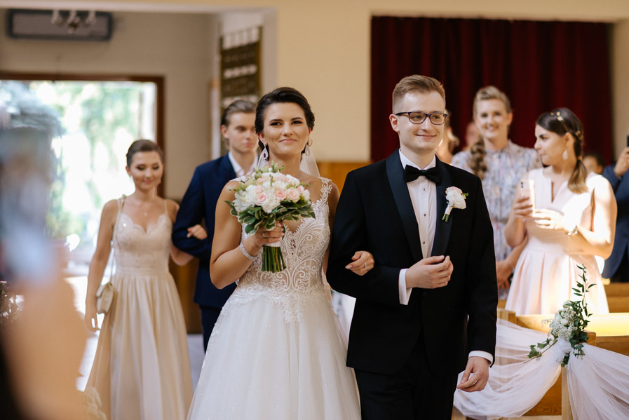 Fotografia Ślubna Częstochowa - Sfotografowani Marcin Pluta Wejście do kościoła, Kościół Rzymskokatolicki Pw. Opatrzności Bożej