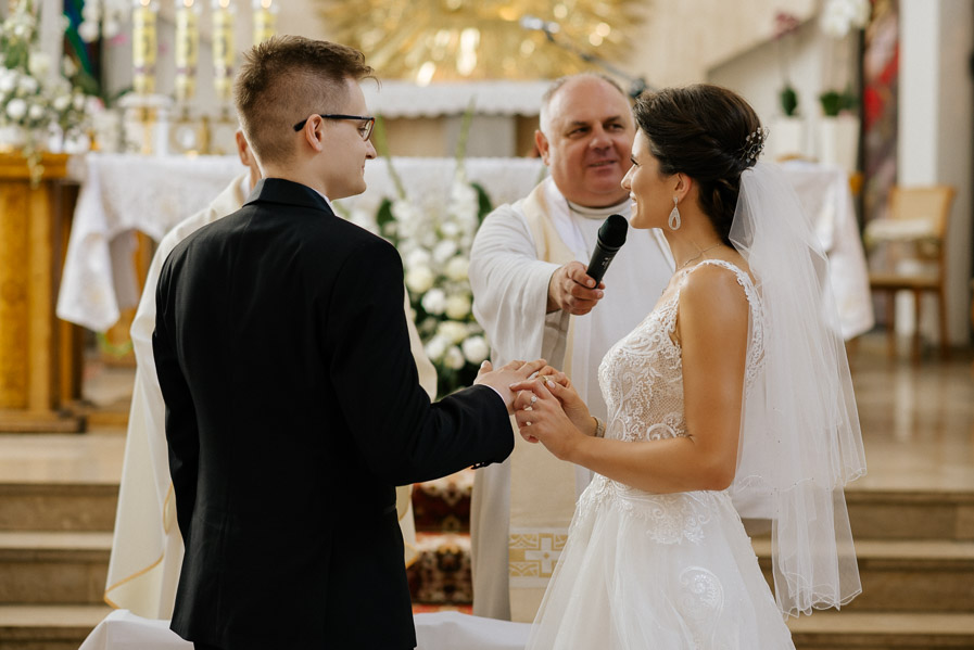 Fotograf ślubny Częstochowa - Sfotografowani Marcin Pluta Zakładanie obrączek