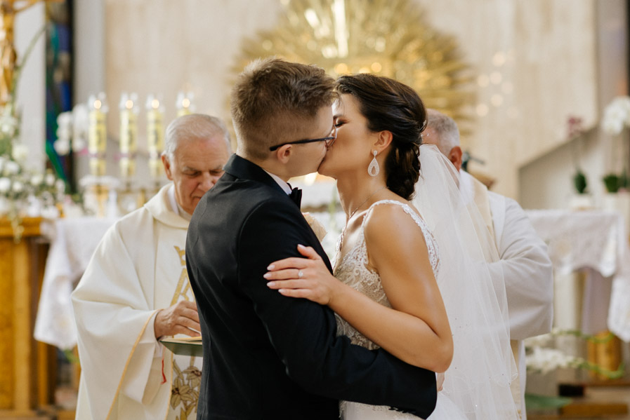 Fotografia Ślubna - Sfotografowani Marcin Pluta Pocałunek na ślubie