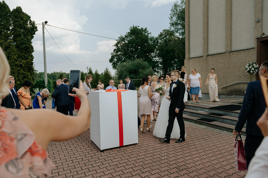 Fotografia Ślubna Częstochowa - Sfotografowani Marcin Pluta Prezent po ślubie