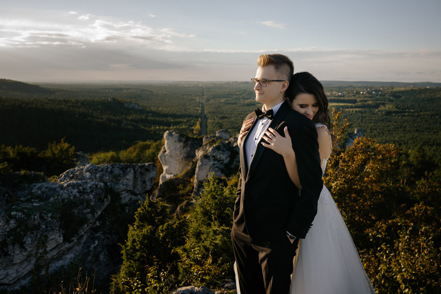 Fotografia Ślubna Częstochowa - Sfotografowani Marcin Pluta Góra Zborów widok na jurę Krakowsko-Częstochowską, Sensualna sesja ślubna Częstochowa
