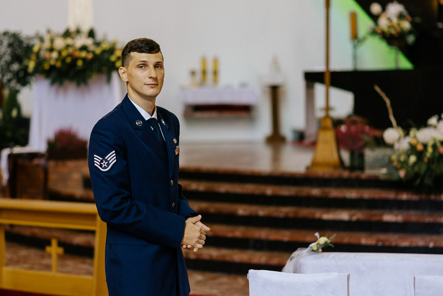 Pan Młody w kościele