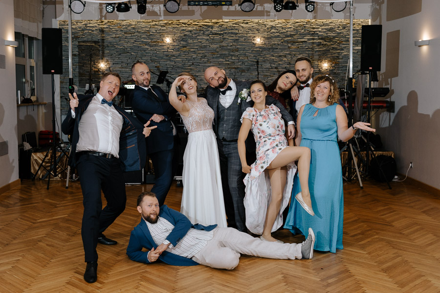 Fotograf ślubny Małopolska - Sfotografowani Marcin Pluta Szalone zdjęcia grupowe, Romantyczna i naturalna fotografia ślubna, Fotograf na wesele