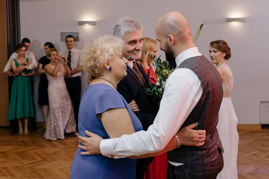 Fotografia Ślubna Małopolska - Sfotografowani Marcin Pluta Podziękowanie dla rodziców, Sesja plenerowa Małopolska, Fotograf na ślub