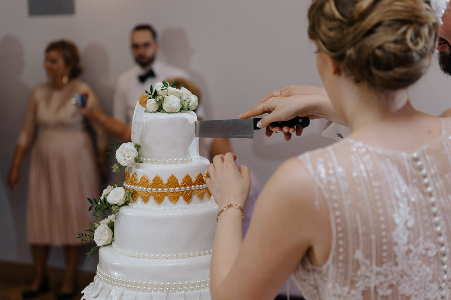 Krojenie tortu weselnego, Sesja weselna, Romantyczna sesja ślubna