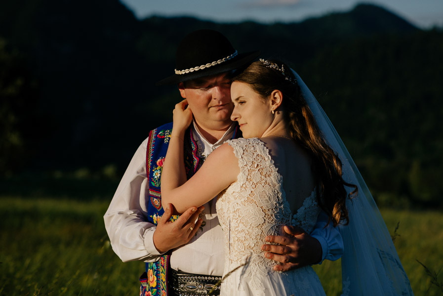 Fotograf ślubny Malopolska - Sromowce Niżne - Sfotografowani Marcin Pluta X, Piękne światło na zdjęciach ślubnych, Fotografia ślubna plenerowa