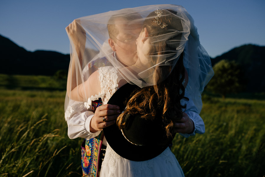 Fotografia Ślubna Malopolska - Sromowce Niżne - Sfotografowani Marcin Pluta X, Fotografia Pary Młodej w plenerze, Sesja sensualna