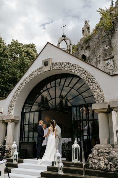 Ślub w Sanktuarium Matki Boskiej Skałkowej, Zdjęcia ślubne Wolbrom, Fotograf na wesele