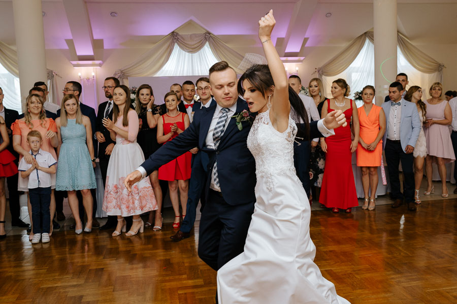 Castello Sala Bankietowa pierwszy taniec, Dobry fotograf na ślub, Najlepszy fotograf ślubny Wolbrom