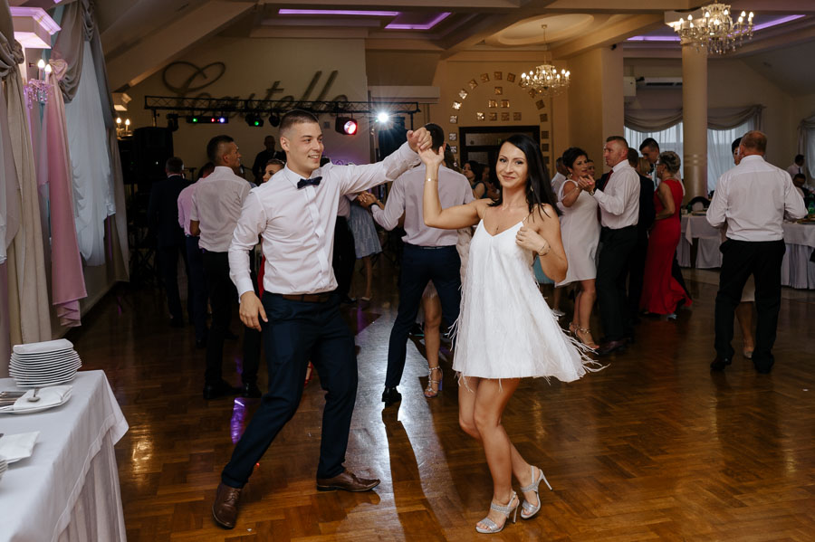 Zabawa weselna, Sesja plenerowa Wolbrom, Fotograf na ślub