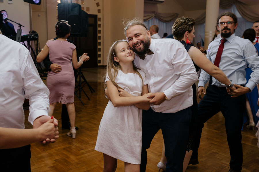 Córka i tata, Wesele Wolbrom fotograf, Fotografia ślubna Wolbrom