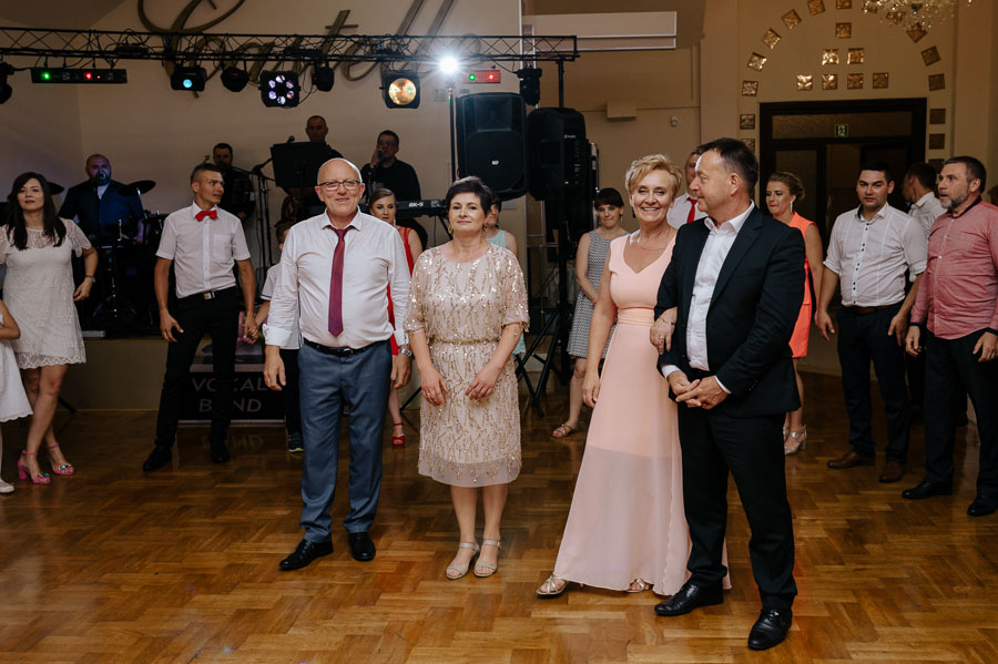 Podziękowanie dla rodziców, Fotografia ślubna Wolbrom, Fotograf ślubny