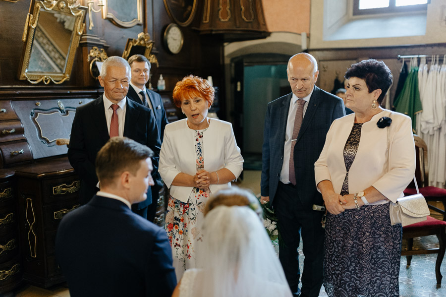 Fotografia Ślubna Kraków - Sfotografowani Marcin Pluta Błogosławieństwo ślubne, Kraków obyczaje ślubne, Zdjęcia z wesela
