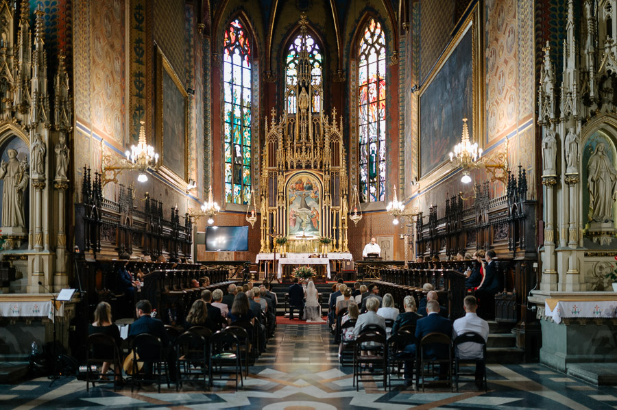 Fotografia Ślubna Kraków - Sfotografowani Marcin Pluta Klasztor i Bazylika Franciszkanów św. Franciszka z Asyżu, Fotografia w dniu ślubu, Naturalna fotografia ślubna