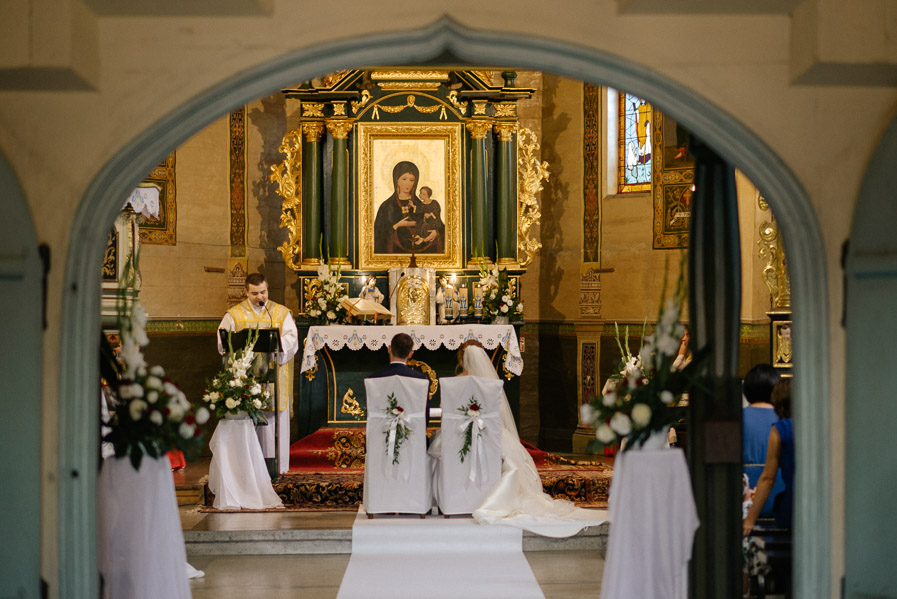 Kościół pw. Wniebowzięcia Najświętszej Marii Panny, znajdujący się w Woli Radziszowskiej Kościół, ślub, Fotograf na ślub, Reportaż zdjęciowy ze ślubu