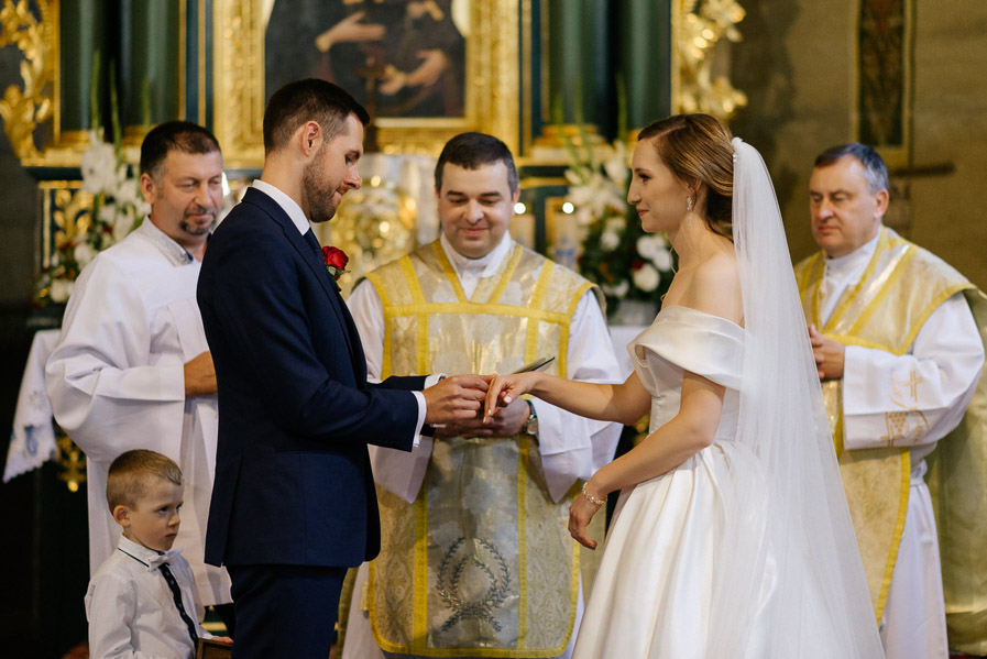 Zakładanie obrączek na ślubie, Ślub, Kraków