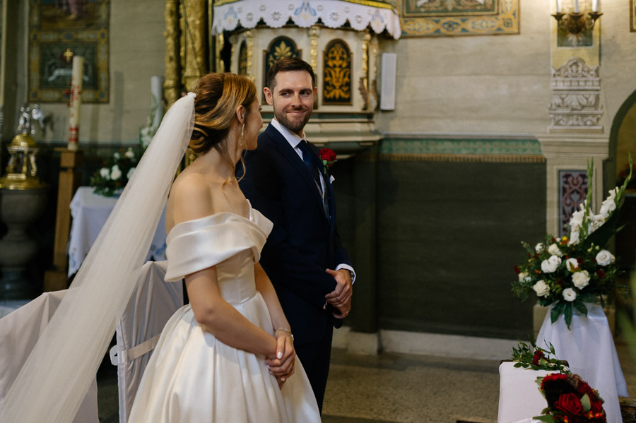 Spojrzenie, Fotografia Ślubna Kraków - Małopolska - Sfotografowani Marcin Pluta Spojrzenie w kościele, Fotograf Marcin Pluta, Sfotografowani fotografia