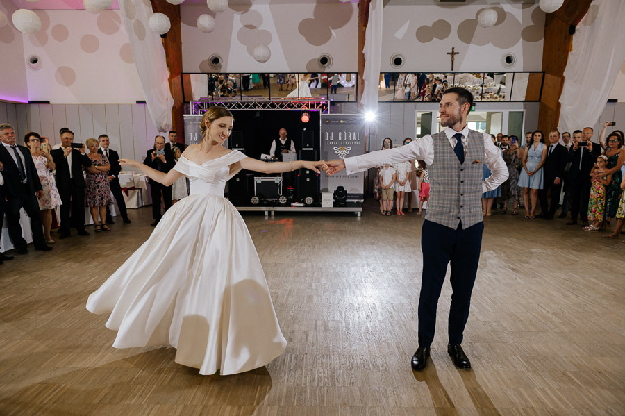 Fotografia Ślubna Kraków - Małopolska - Sfotografowani Marcin Pluta Pierwszy taniec, Fotograf ślubny daje radę, Naturalny reportaż zdjęciowy