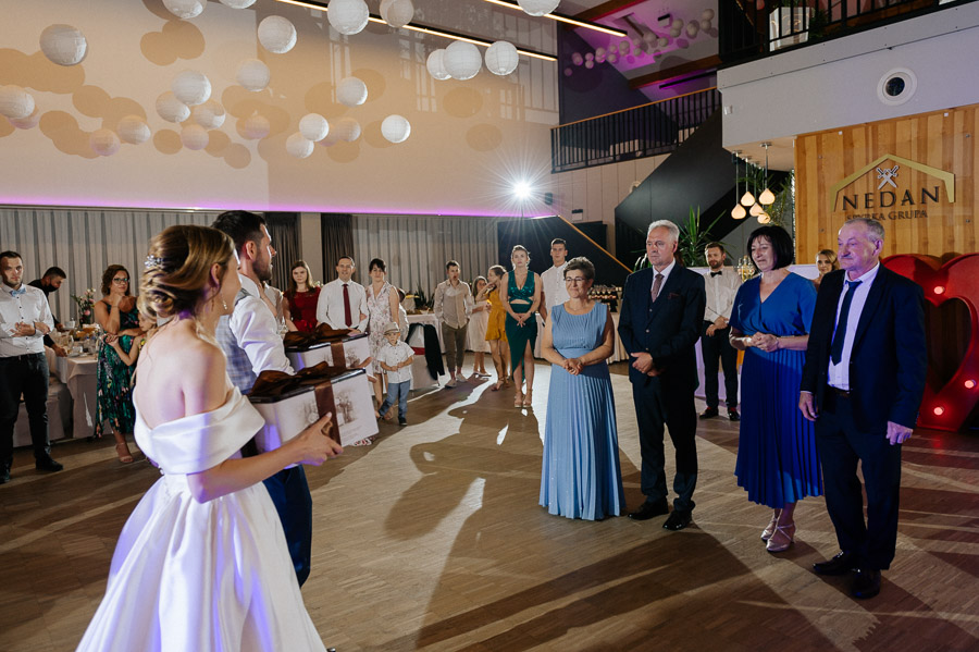 Podziękowanie dla rodziców, Fotograf ślubny Kraków - Małopolska - Sfotografowani Marcin Pluta Podziękowanie dla rodziców, Fotografia ślubna blog, Fotografia ślubna cennik