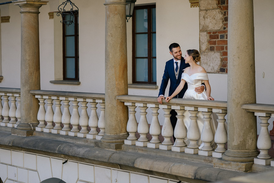 Sesja Zamek Królewski w Niepołomicach - Fotografia Ślubna Kraków - Małopolska - Sfotografowani Marcin Pluta Zamek Królewski w Niepołomicach, Sesja weselna, Romantyczna sesja ślubna