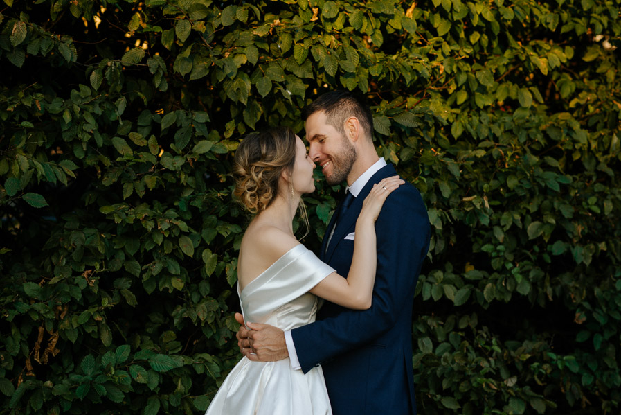 Pocałunek w ogrodzie, Fotograf wesele, Planujemy wesele