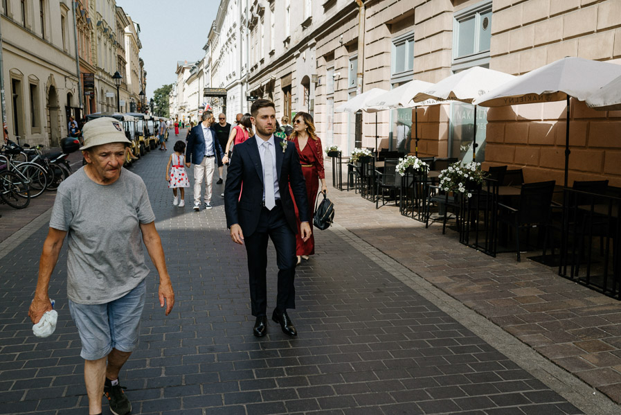 Pan młody idzie na Krakowski rynek