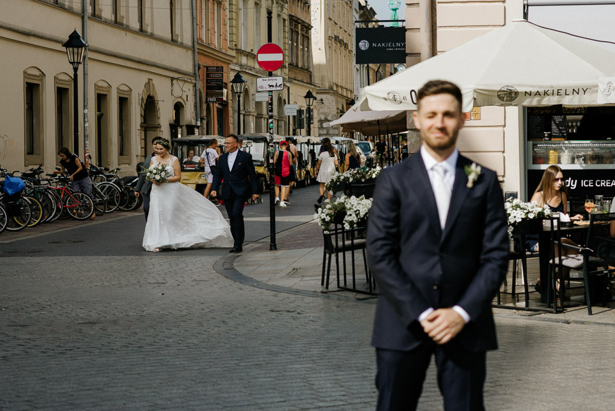 First look pary młodej rynek głównym w krakowie