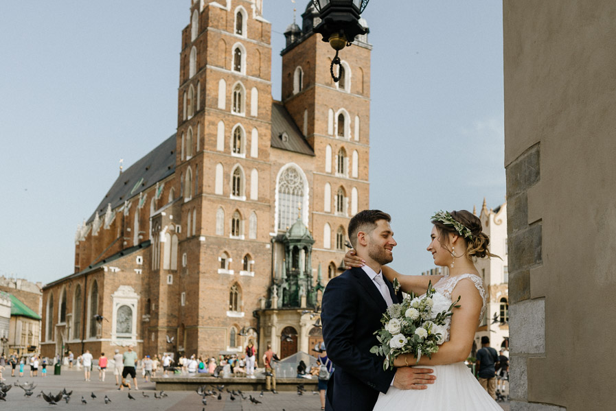 Naturalny plener ślubny rynek w Krakowie