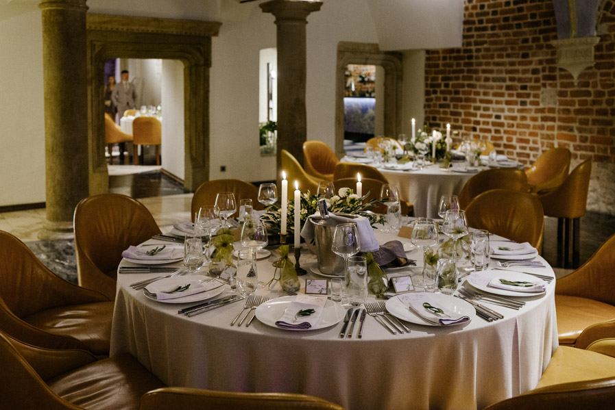 Piękne stoły, Romantyczna sesja ślubna, Sfotografowani reportaż ślubny