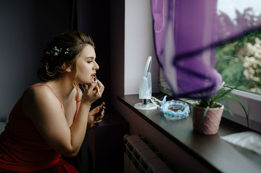 Fotografia Ślubna Śląsk - Sfotografowani Marcin Pluta Malowanie Pani Młodej, Fotografia reportażowa, Piękna fotografia ślubna
