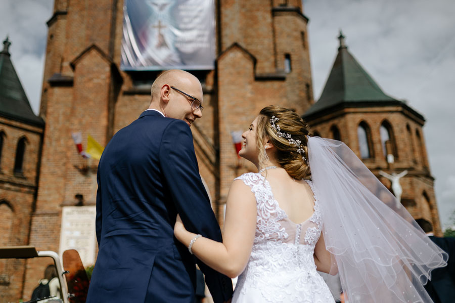 Fotografia Ślubna Śląsk - Sfotografowani Marcin Pluta Parafia Rzymskokatolicka pw. św.Walentego w Konopiskach, Ślub, Fotografia ślubna, Naturalne zdjęcia ślubne