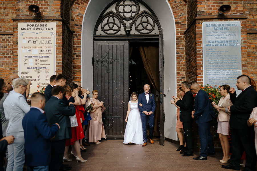 Fotografia Ślubna Śląsk - Sfotografowani Marcin Pluta Wyjście z kościoła, Fotografia ślubna Śląsk, Fotografia ślubna