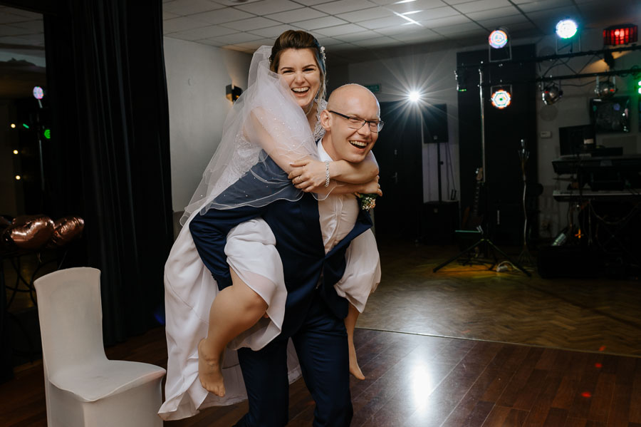 Fotograf ślubny Śląsk - Sfotografowani Marcin Pluta Zabawa weselna, Romantyczna i naturalna fotografia ślubna, Fotograf na wesele,