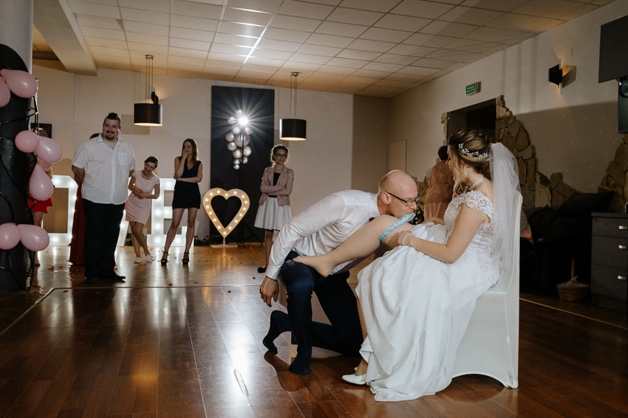 Podwiązka, Romantyczny reportaż ślubny, Fotografia ślubna Śląsk