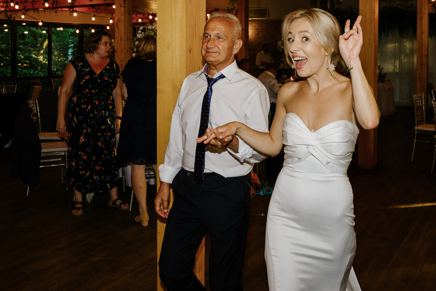 Szalone zdjęcia portretowe na weselu