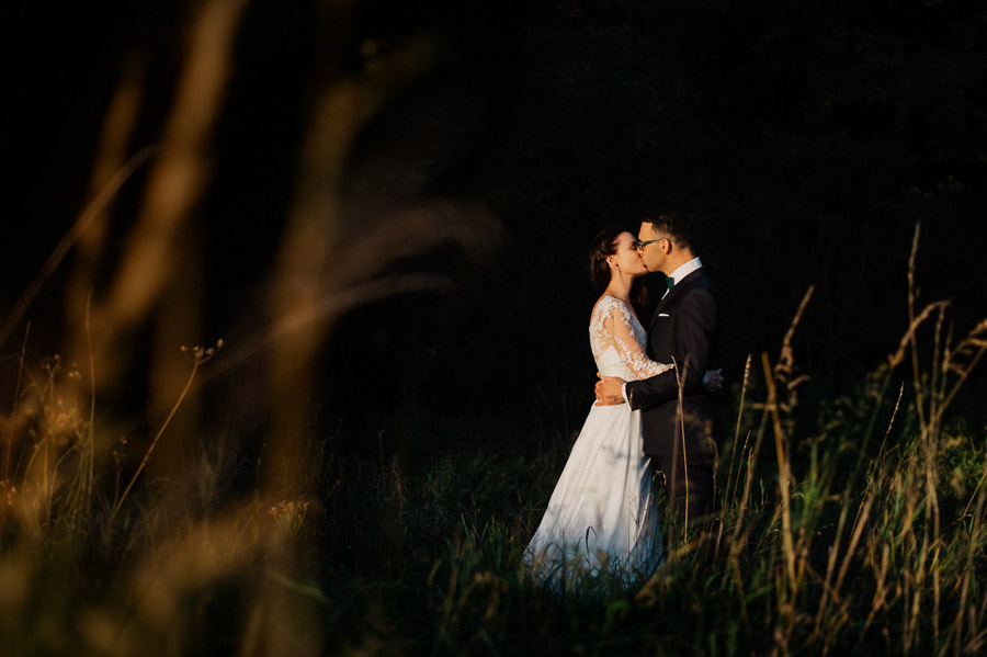Romantyczna sesja ślubna, Wyjątkowe chwile na zdjęciach, Fotograf ślubny